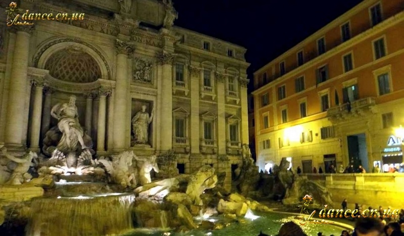 Известный фонтан в Риме