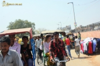 Поток рикш в городе