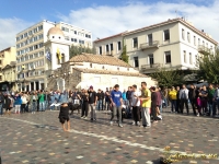 Танцы на улицах Афин