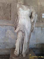 Женская скульптура в Афинах